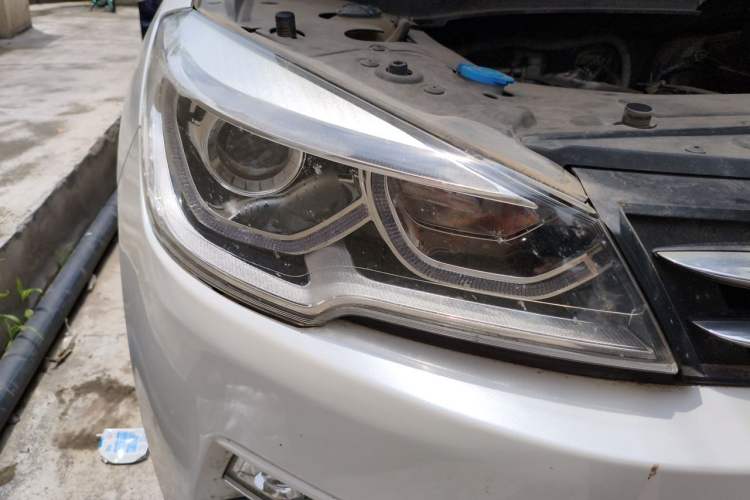 Used Hanteng X7 2016 1.5T Manual Luxury Version Right Front Headlight