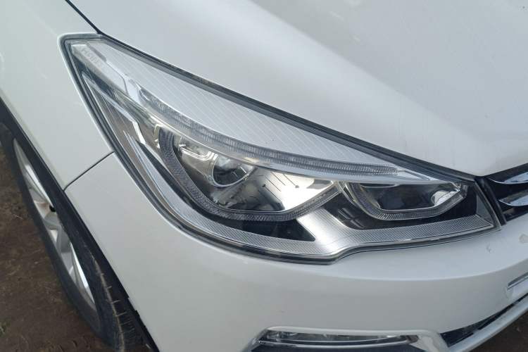 Used Hanteng X7 2016 1.5T Manual Luxury Version Right Front Headlight