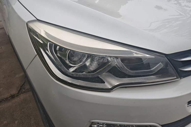 Used Hanteng X7 2016 1.5T Manual Luxury Edition Right Front Headlight