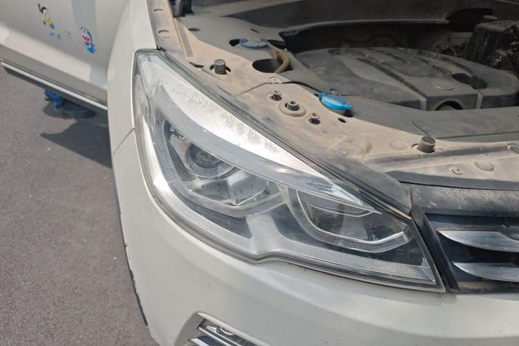 Used Hanteng X7 2016 1.5T Manual Luxury Edition Right Front Headlight