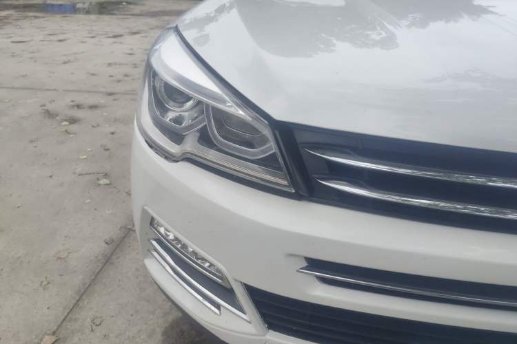 Used Hanteng X7 2016 2.0T Manual Luxury Version Right Front Headlight