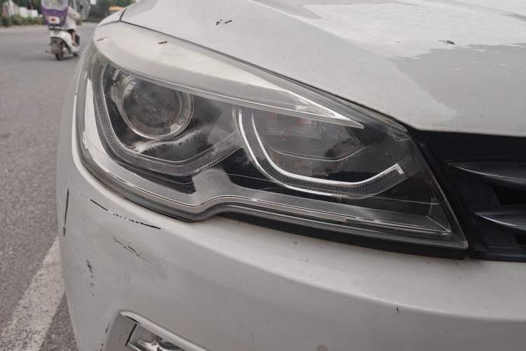 Used Hanteng X7 2016 1.5T Manual Luxury Edition Right Front Headlight