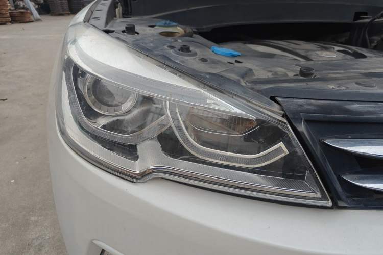 Used Hanteng X7 2016 1.5T Manual Luxury Edition Right Front Headlight