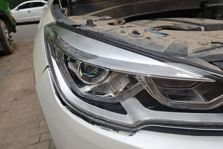 Used Hanteng X7 2016 2.0T DCT Luxury Version Right Front Headlight