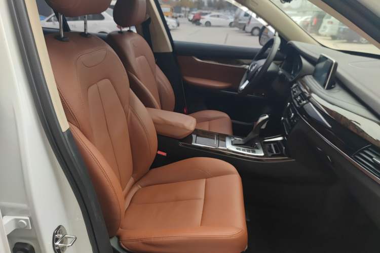 Used Hanteng X7 2016 2.0T DCT Luxury Version Right Front Seat