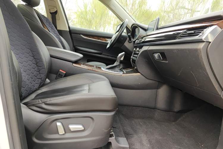 Used Hanteng X7 2016 2.0T DCT Luxury Edition Right Front Seat