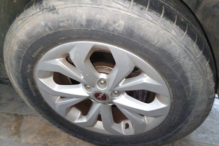 Used Hanteng X7 2016 1.5T Manual Luxury Edition Right Front Wheel Hub