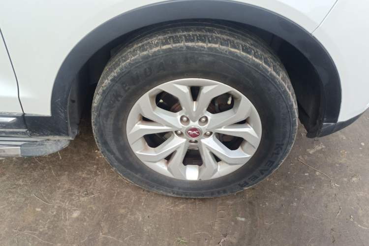 Used Hanteng X7 2016 1.5T Manual Luxury Version Right Front Wheel Hub