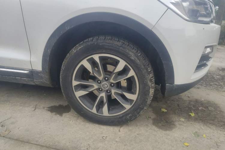 Used Hanteng X7 2016 2.0T Manual Luxury Version Right Front Wheel Hub