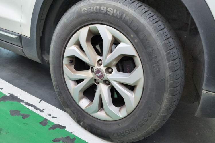 Used Hanteng X7 2016 1.5T Manual Luxury Edition Right Front Wheel Hub