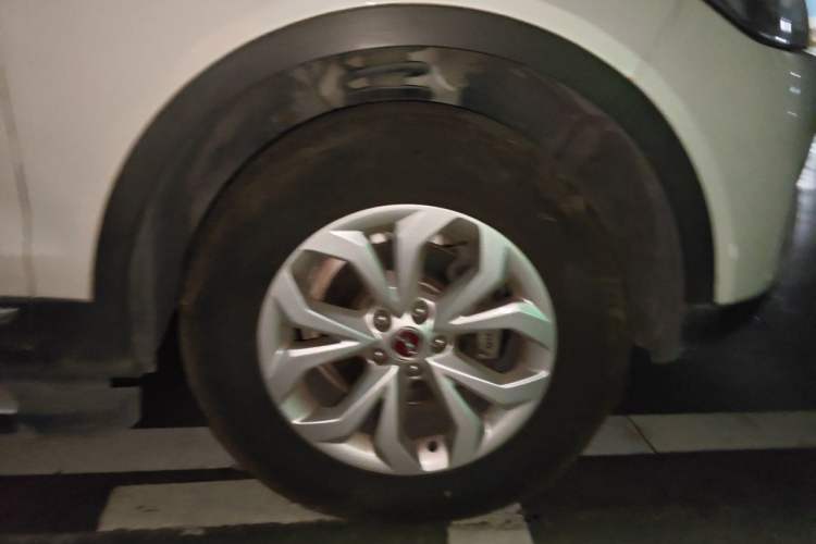 Used Hanteng X7 2016 1.5T Manual Luxury Edition Right Front Wheel Hub