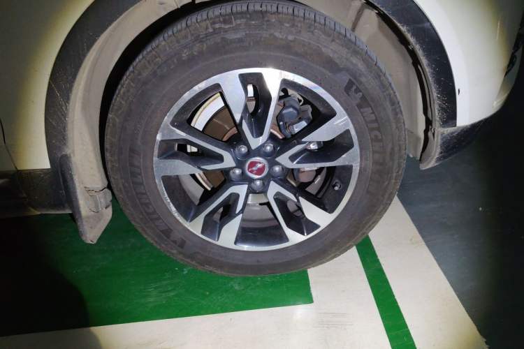 Used Hanteng X7 2016 2.0T DCT Luxury Edition Right Front Wheel Hub