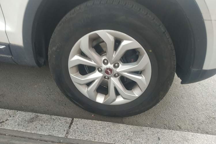 Used Hanteng X7 2016 1.5T Manual Comfort Model Right Front Wheel Hub
