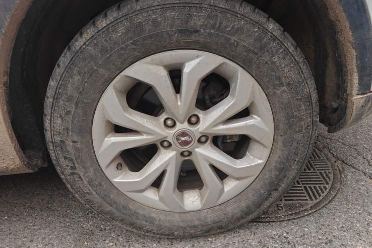 Used Hanteng X7 2016 1.5T Manual Luxury Edition Right Front Wheel Hub