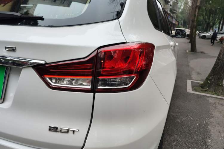Used Hanteng X7 2016 2.0T Manual Luxury Version Right Rear Taillight