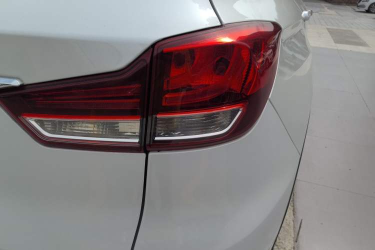 Used Hanteng X7 2016 1.5T Manual Luxury Edition Right Rear Taillight