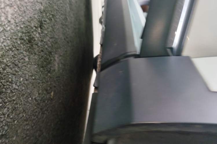 Used Hanteng X7 2016 2.0T Manual Luxury Version Right Side Sill