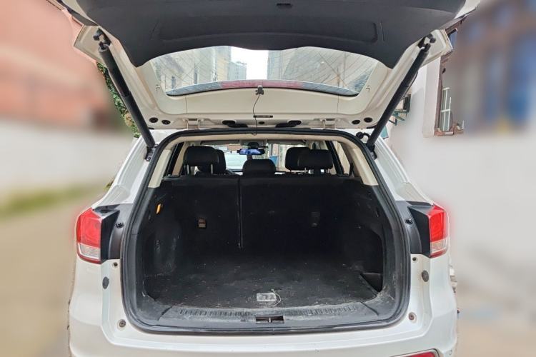 Used Hanteng X7 2016 1.5T Manual Luxury Edition Trunk