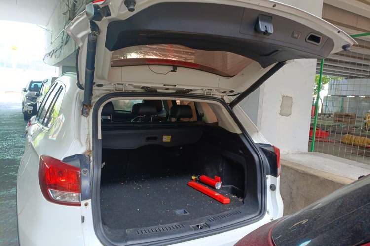 Used Hanteng X7 2016 1.5T Manual Luxury Edition Trunk
