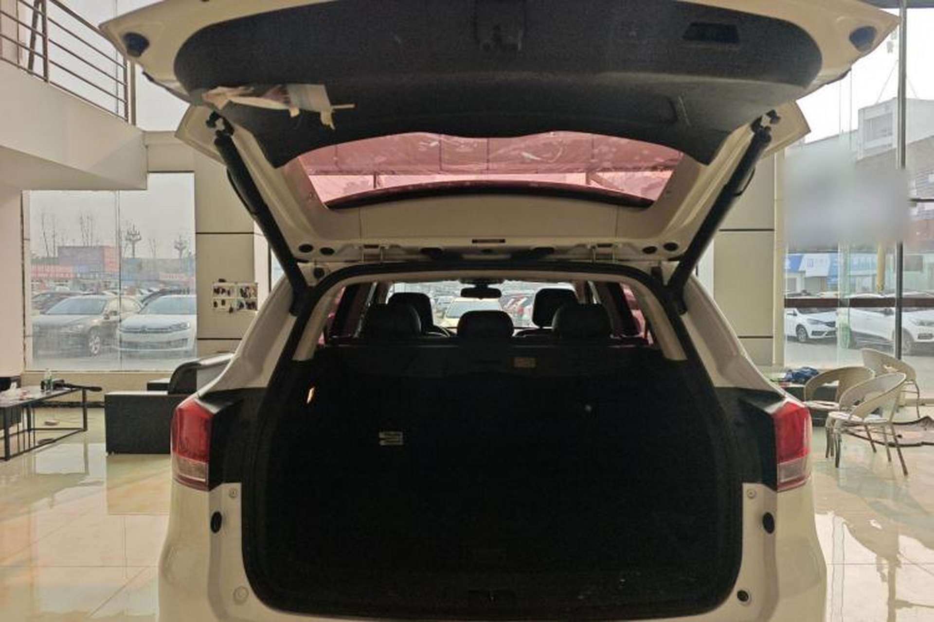 Used Hanteng X7 2016 1.5T Manual Luxury Edition Trunk