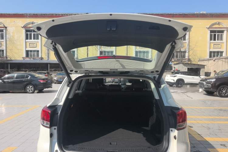 Used Hanteng X7 2016 1.5T Manual Luxury Edition Trunk