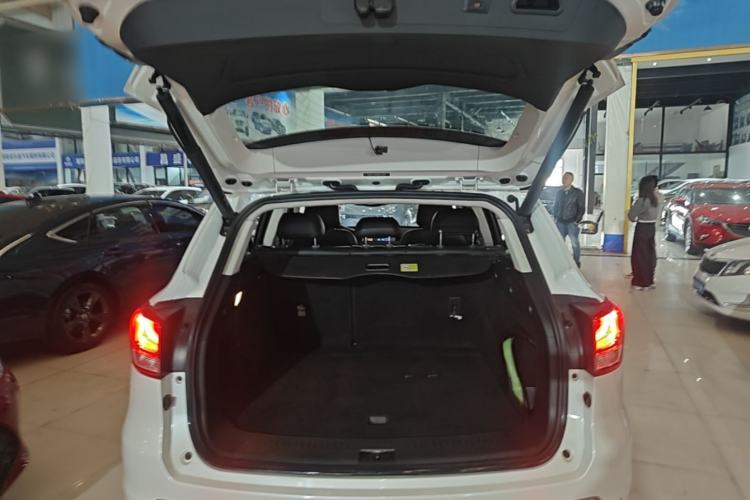 Used Hanteng X7 2016 1.5T Manual Luxury Edition Trunk