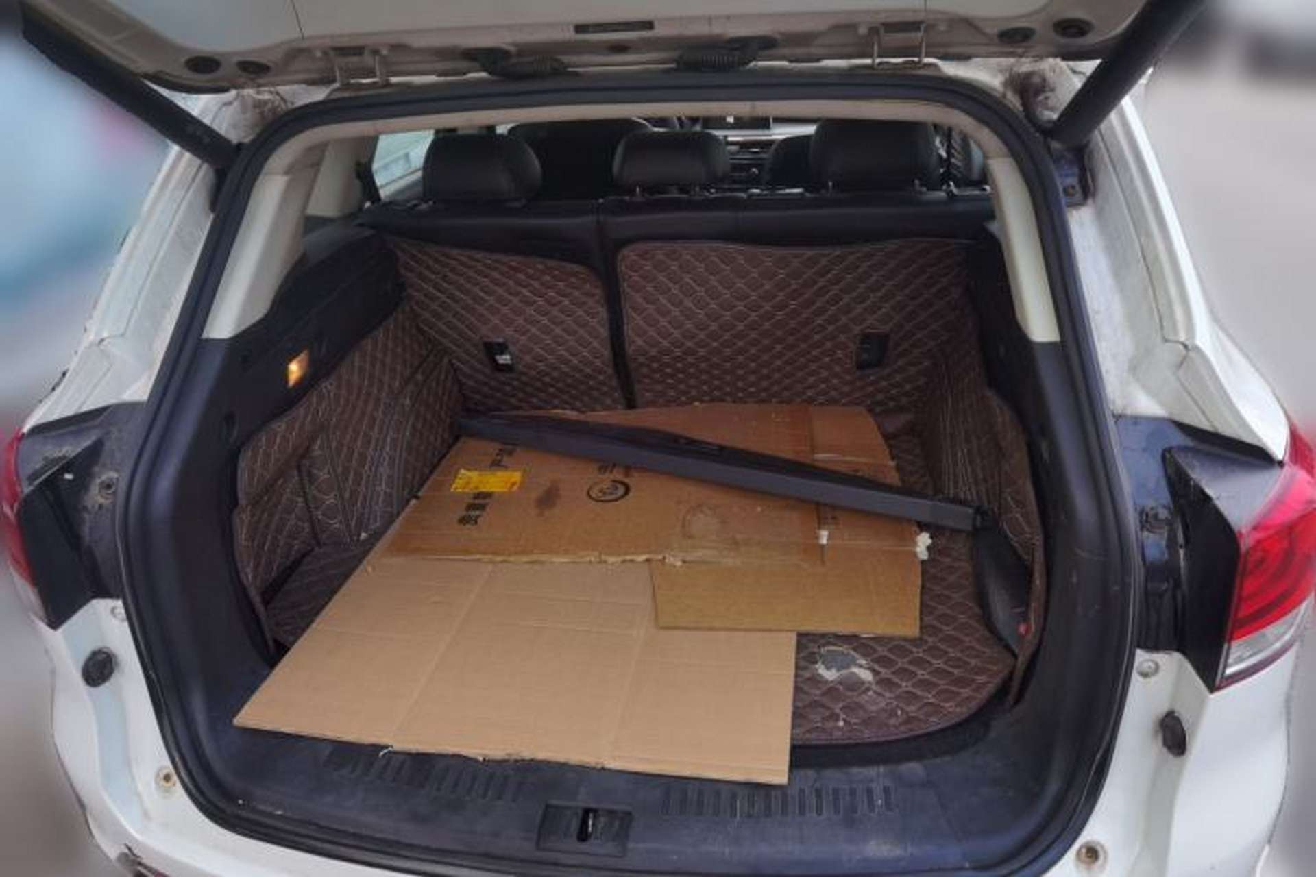 Used Hanteng X7 2016 1.5T Manual Luxury Edition Trunk