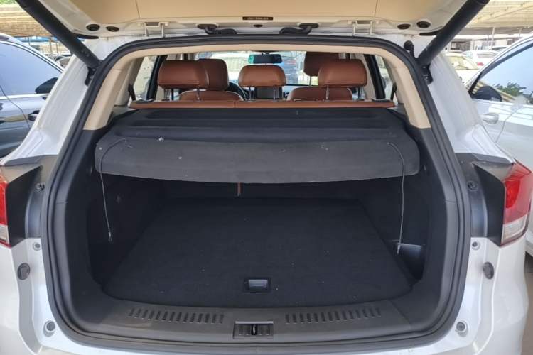 Used Hanteng X7 2016 1.5T Manual Luxury Version Trunk