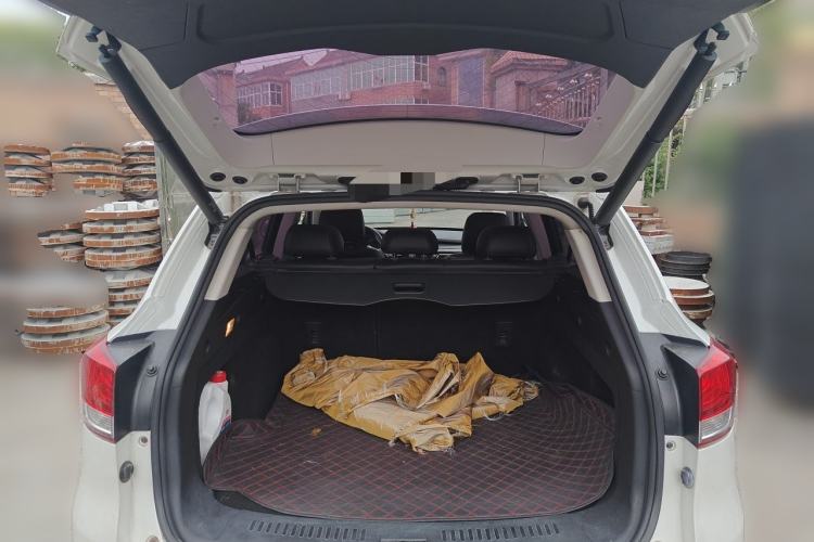 Used Hanteng X7 2016 1.5T Manual Luxury Edition Trunk