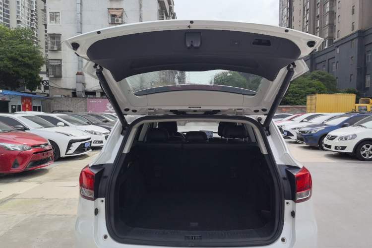 Used Hanteng X7 2016 1.5T Manual Luxury Edition Trunk