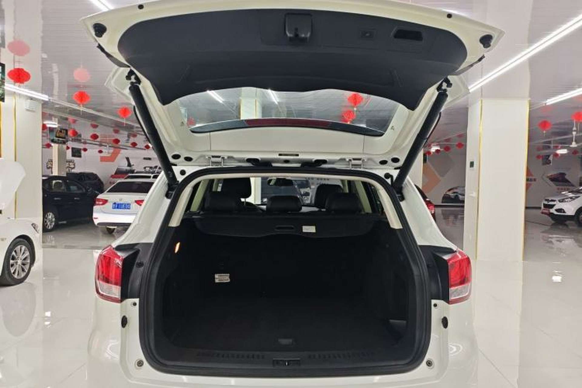 Used Hanteng X7 2016 1.5T Manual Luxury Edition Trunk