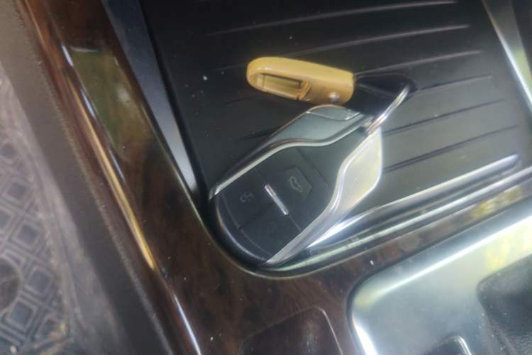 Used Hanteng X7 2016 2.0T DCT Luxury Edition Vehicle Key