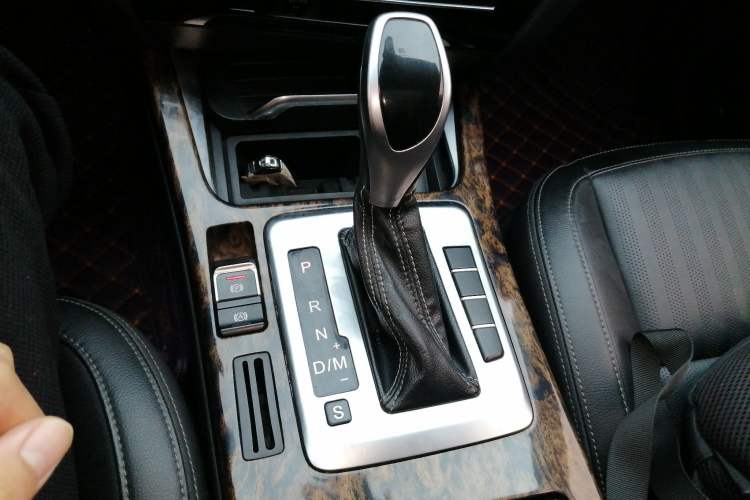 Used Hanteng X7 2018 X7S 1.5T Automatic Luxury Model Gear Lever