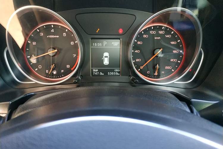Used Hanteng X7 2018 X7S 1.5T Automatic Luxury Model Odometer Close Up