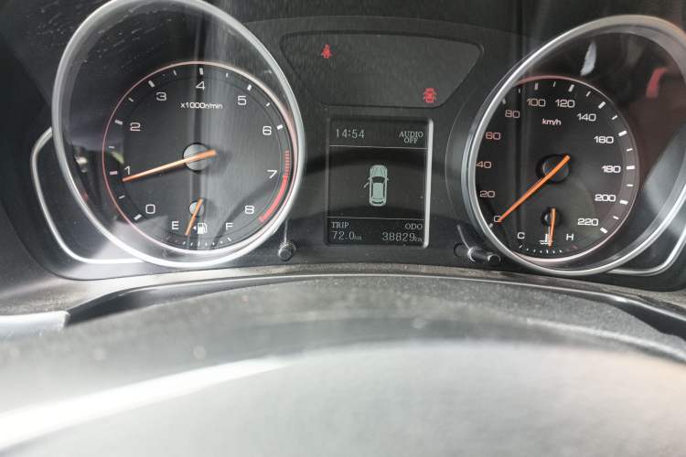 Used Hanteng X7 2018 X7S 1.5T Manual Luxury Model Odometer Close Up