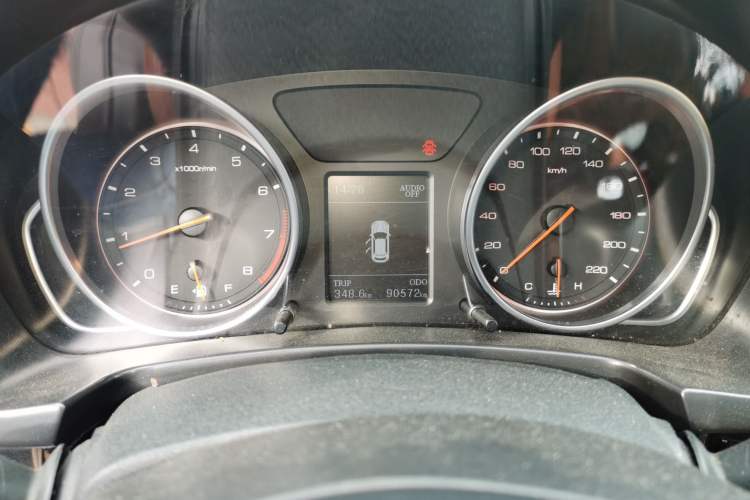 Used Hanteng X7 2018 X7S 1.5T Manual Luxury Model Odometer Close Up
