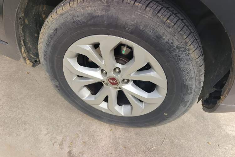 Used Hanteng X7 2018 X7S 1.5T Automatic Luxury Model Right Front Wheel Hub