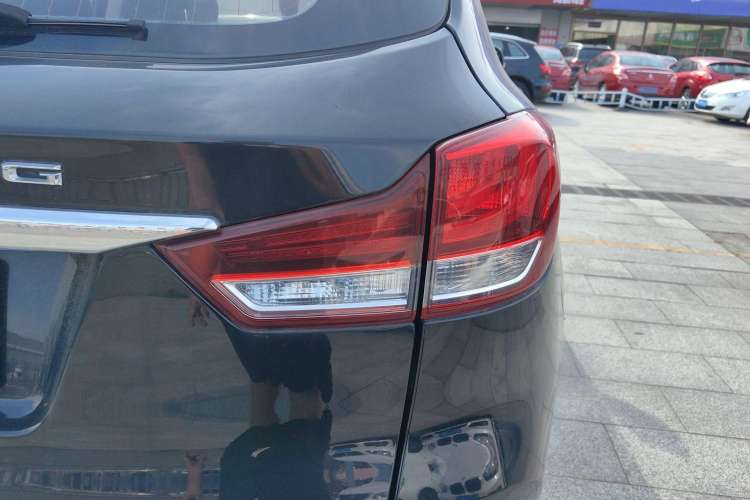 Used Hanteng X7 2018 X7S 1.5T Automatic Luxury Model Right Rear Taillight