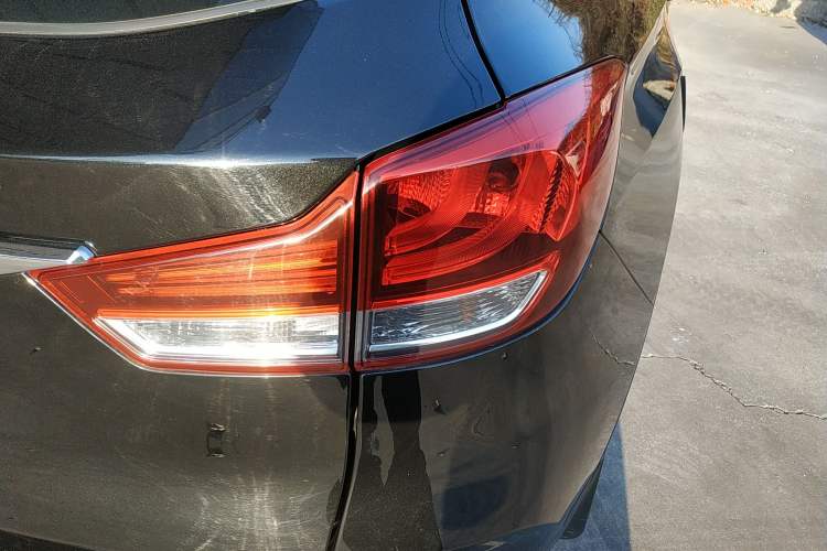 Used Hanteng X7 2018 X7S 1.5T Automatic Luxury Model Right Rear Taillight