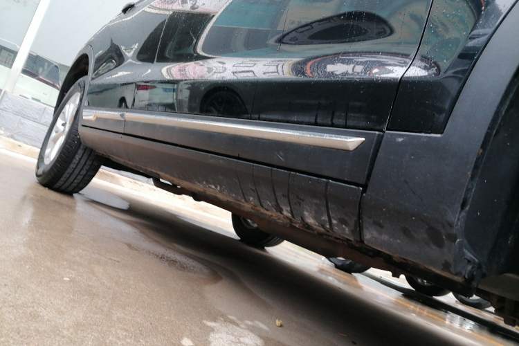 Used Hanteng X7 2018 X7S 1.5T Automatic Luxury Model Right Side Sill