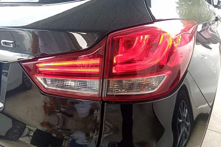 Used Hanteng X7 2018 X7S 1.5T Automatic Luxury Model Right Rear Taillight