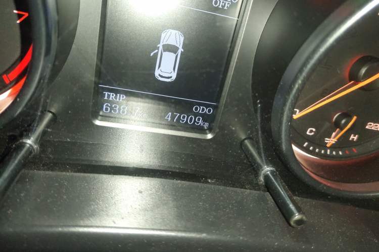 Used Hanteng X7 2018 X7S 1.5T Manual Luxury Model Odometer Close Up