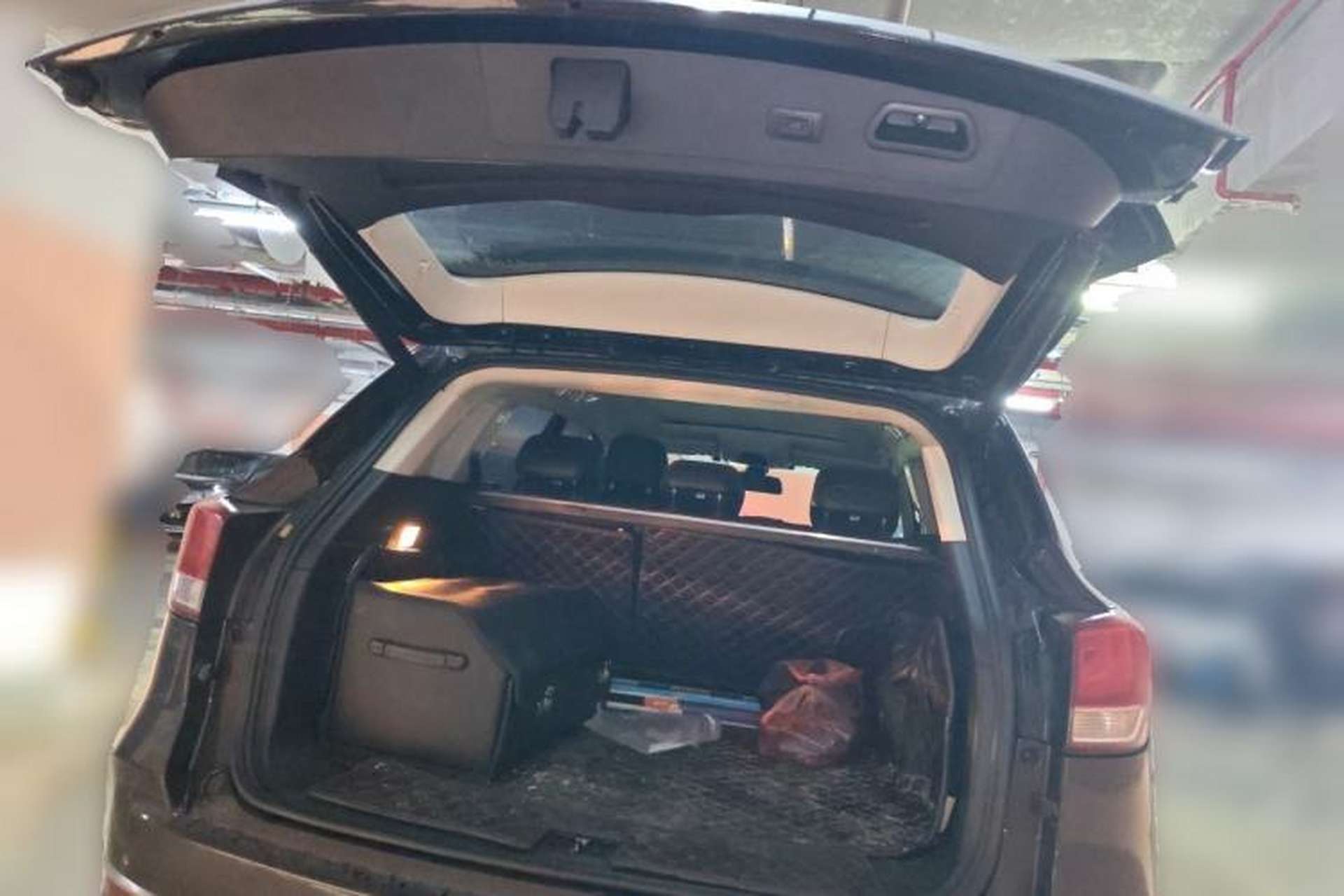 Used Hanteng X7 2018 X7S 1.5T Automatic Luxury Model Trunk