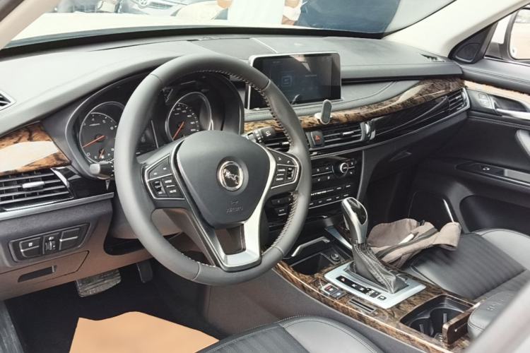 Used Hanteng X7 2018 X7S 1.5T Automatic Luxury Model Center Console