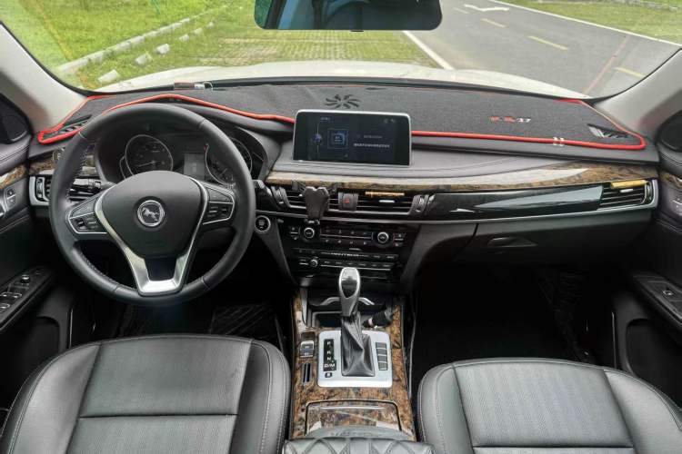 Used Hanteng X7 2018 X7S 1.5T Automatic Luxury Model Center Console