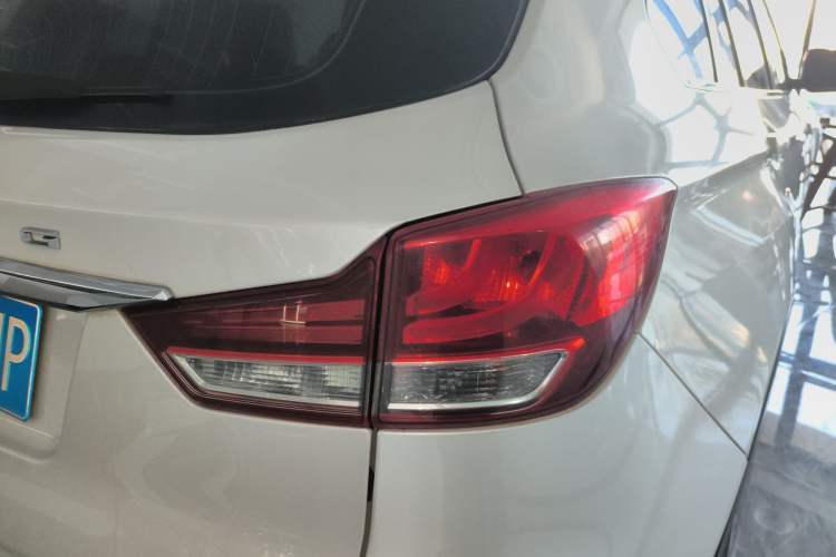 Used Hanteng X7 2018 X7S 1.5T Automatic Luxury Model Exterior 3