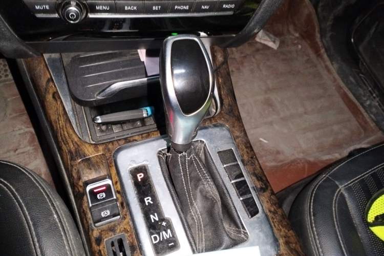 Used Hanteng X7 2018 X7S 1.5T Automatic Luxury Model Gear Lever