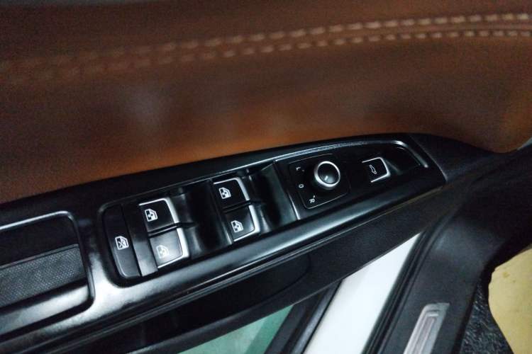Used Hanteng X7 2018 X7S 1.5T Automatic Luxury Model Interior 5