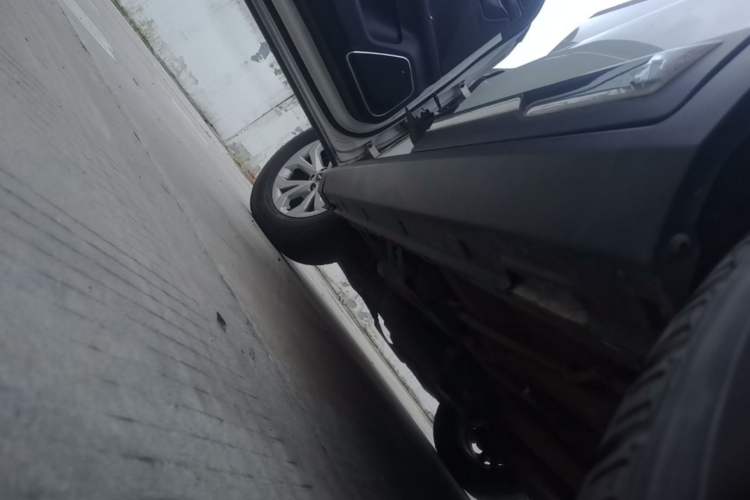 Used Hanteng X7 2018 X7S 1.5T Automatic Luxury Model Left Side Sill