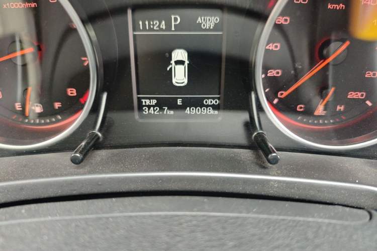Used Hanteng X7 2018 X7S 1.5T Automatic Luxury Model Odometer Close Up